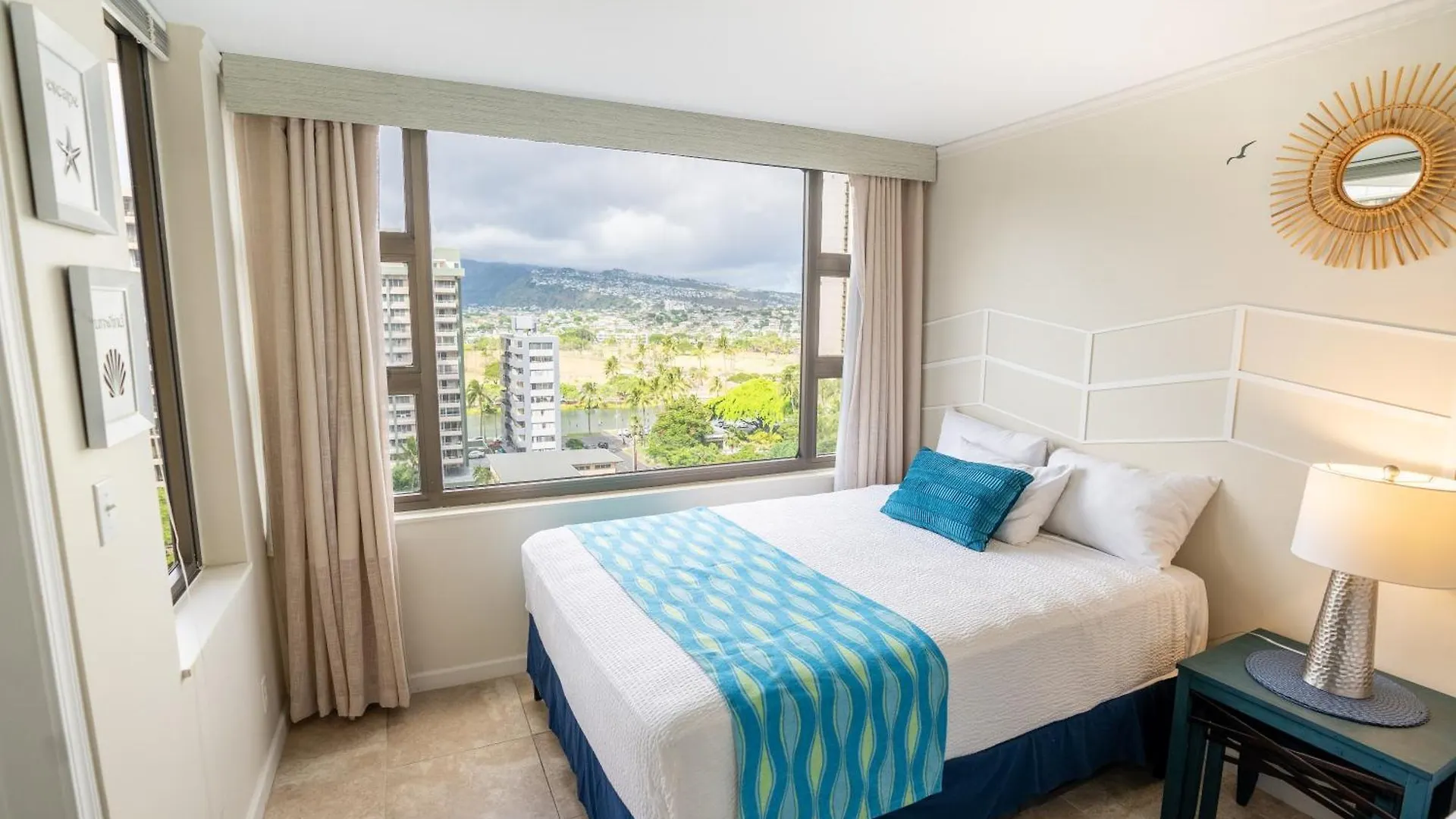 Beautiful Waikiki Banyan Mountain View Condo With Full Kitchen, Ample Sleeping And Free Parking Honolulu